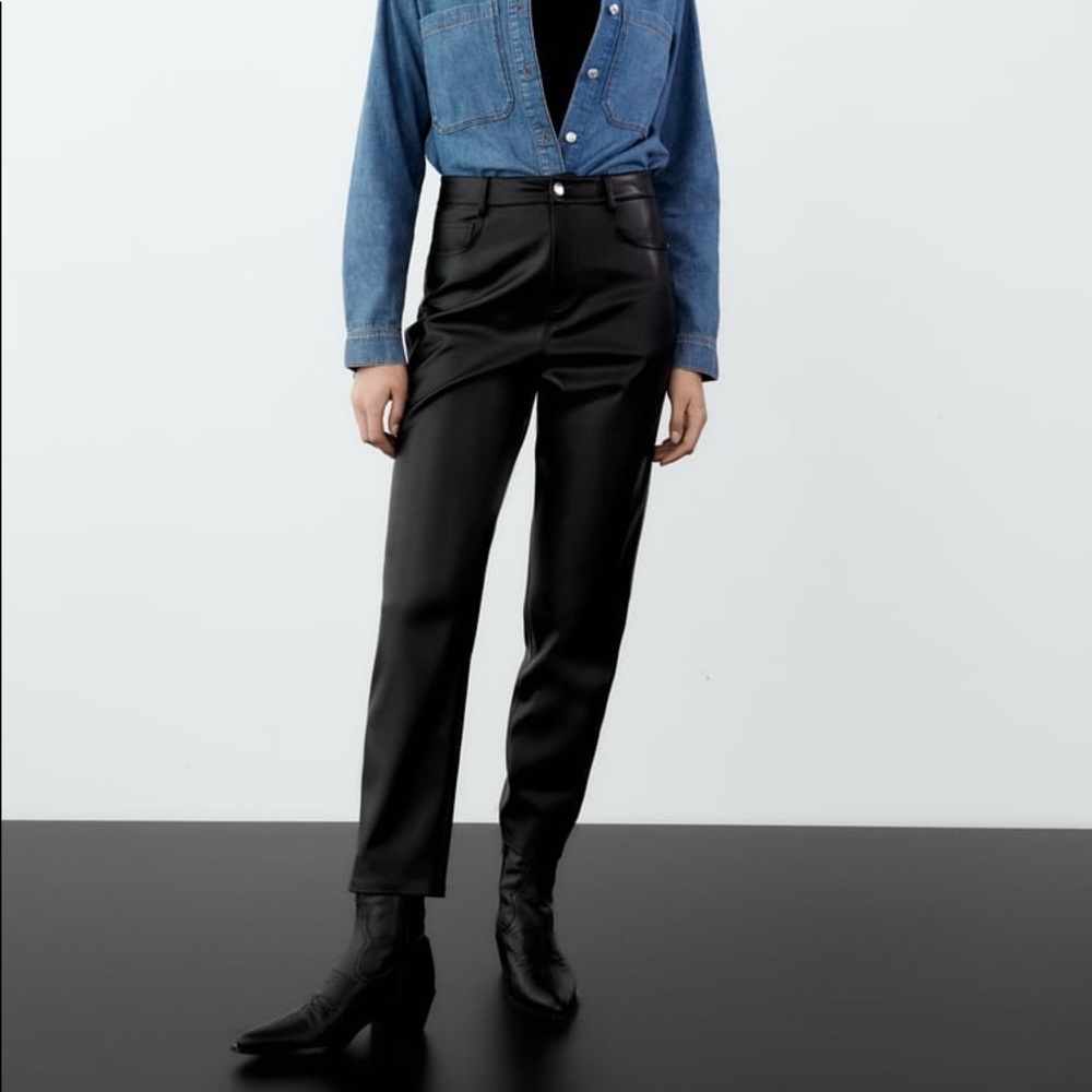 FAUX LEATHER MOM FIT PANTS